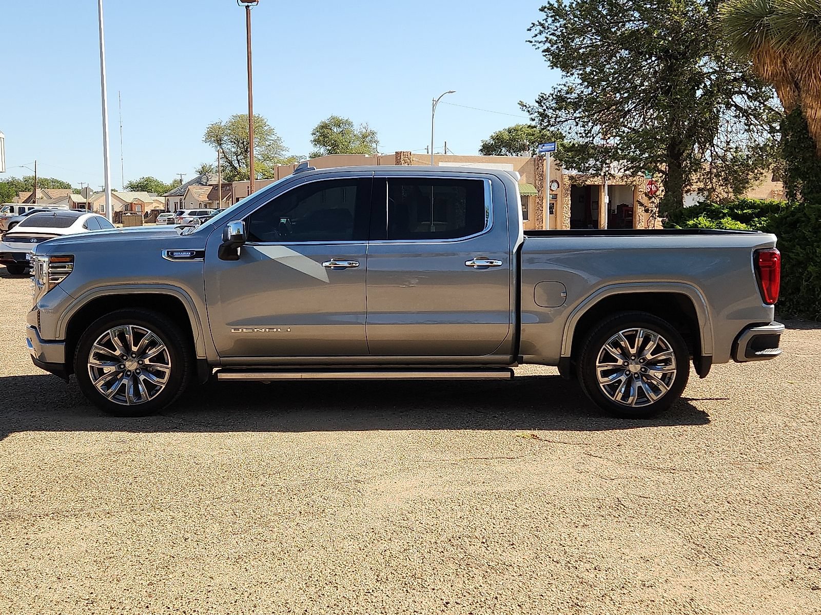 Used 2024 GMC Sierra 1500 Denali w/ Denali Reserve Package AWD/4WD image 2