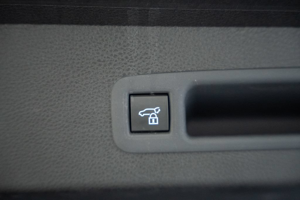 Used 2025 Toyota Sienna XLE FWD image 11
