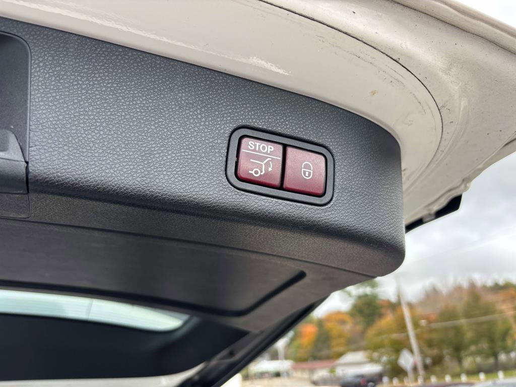 Used 2015 Mercedes-Benz GL 550 4MATIC image 15