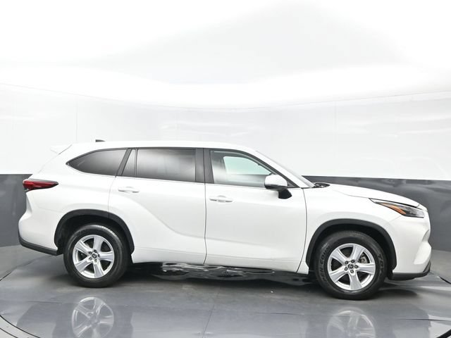Used 2023 Toyota Highlander L FWD image 7