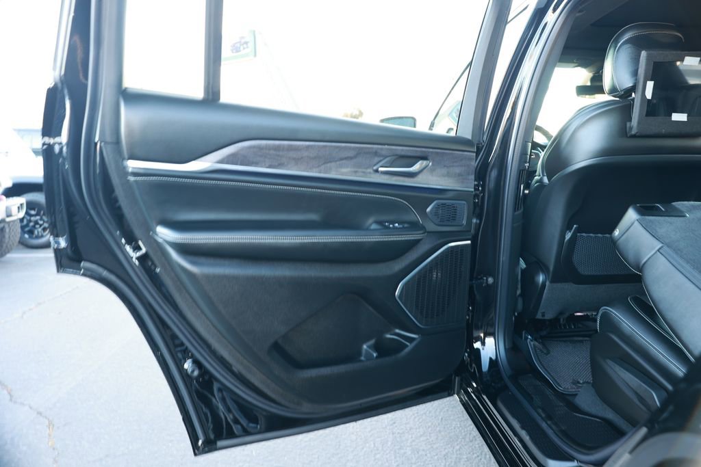 New 2025 Jeep Grand Cherokee L Overland image 33