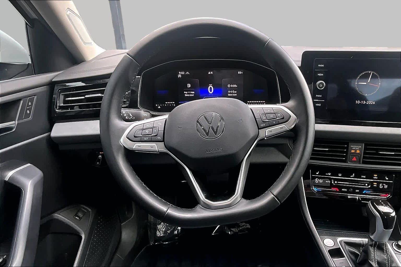 Used 2025 Volkswagen Jetta SE FWD image 5