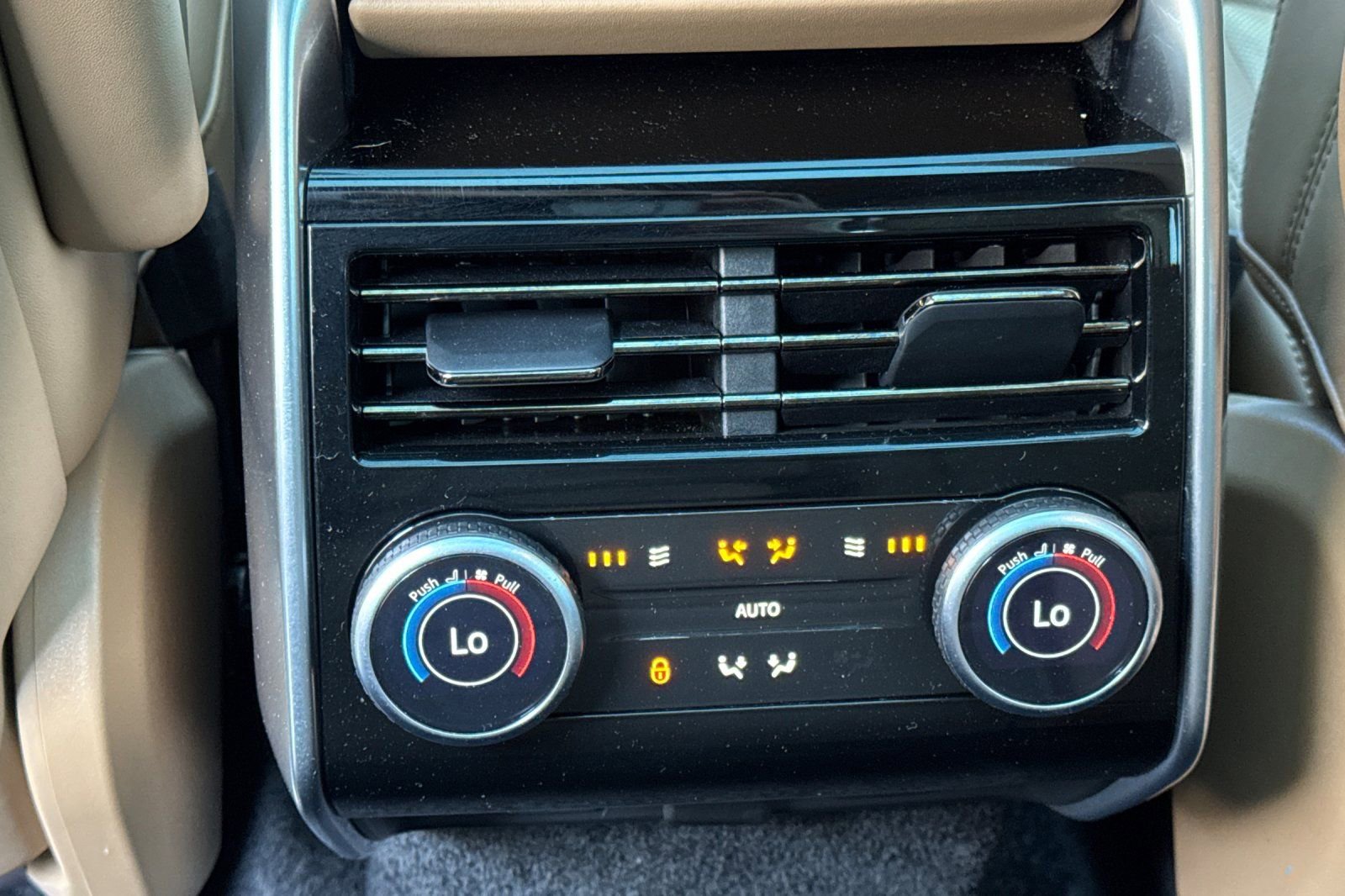 Certified 2023 Land Rover Range Rover SE image 13