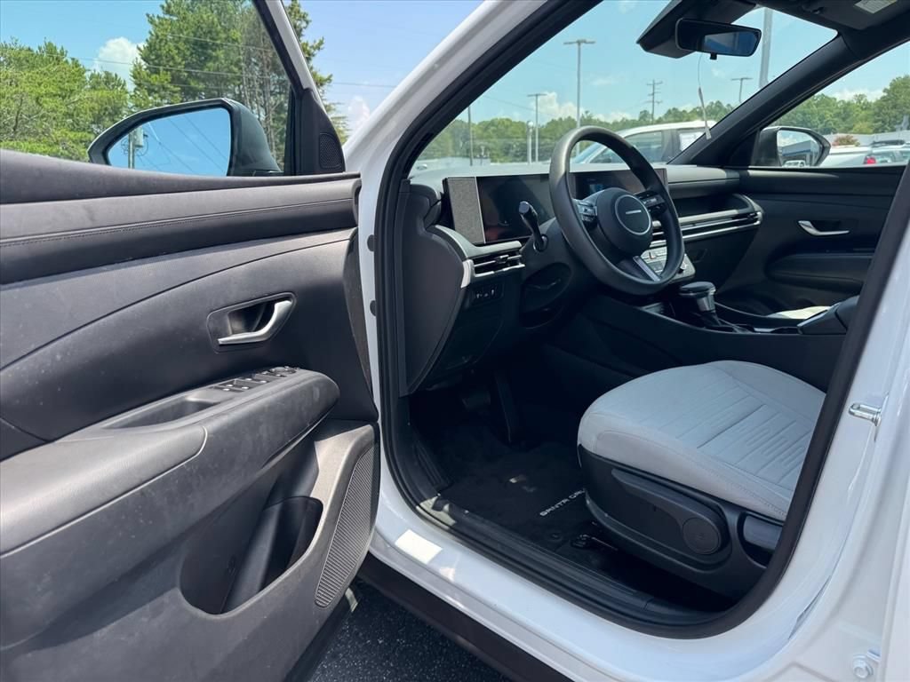 Used 2025 Hyundai Santa Cruz SE AWD/4WD image 14