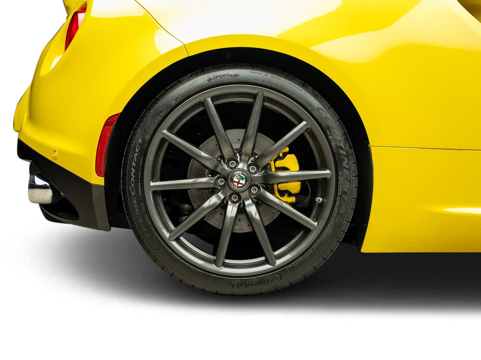 Used 2016 Alfa Romeo 4C Spider RWD image 32