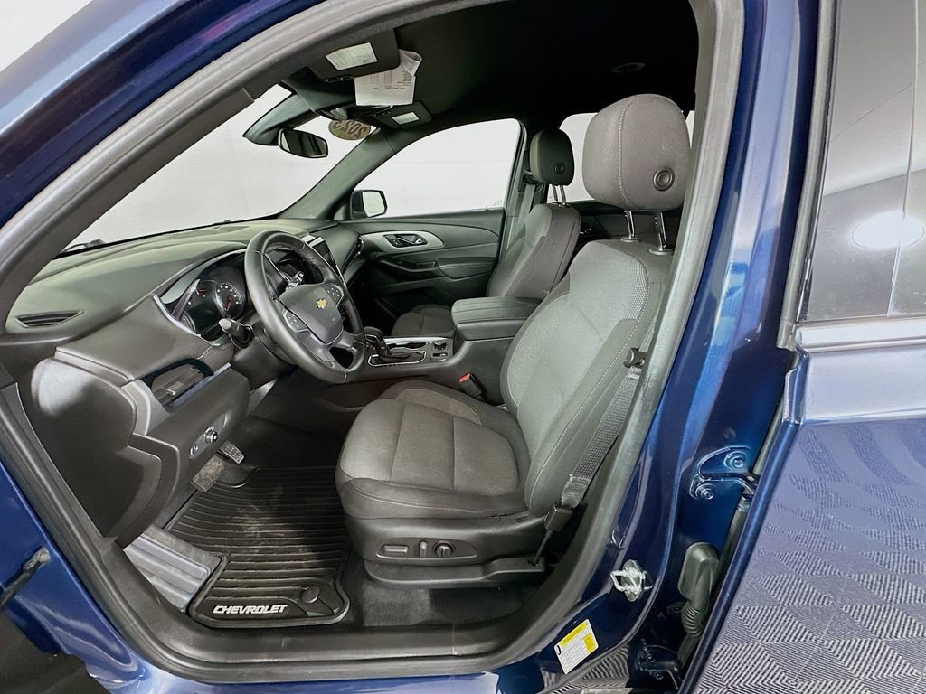 Used 2023 Chevrolet Traverse LT image 30
