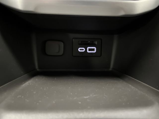 Used 2023 GMC Acadia SLE image 24