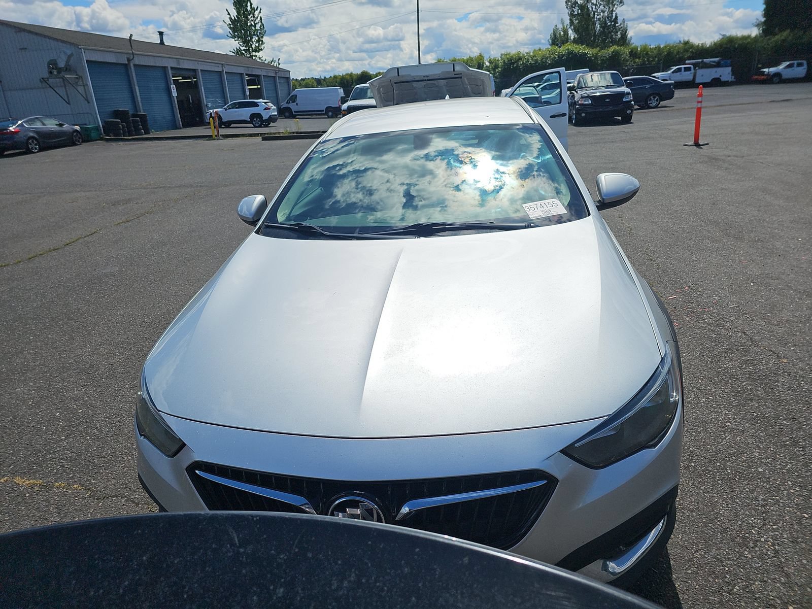 Used 2018 Buick Regal Preferred AWD/4WD image 2