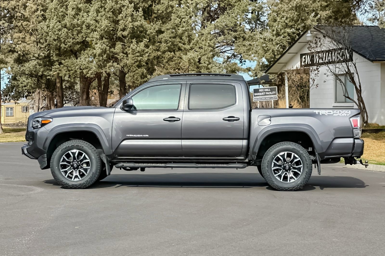 Used 2022 Toyota Tacoma TRD Sport w/ TRD Premium Sport Package image 8