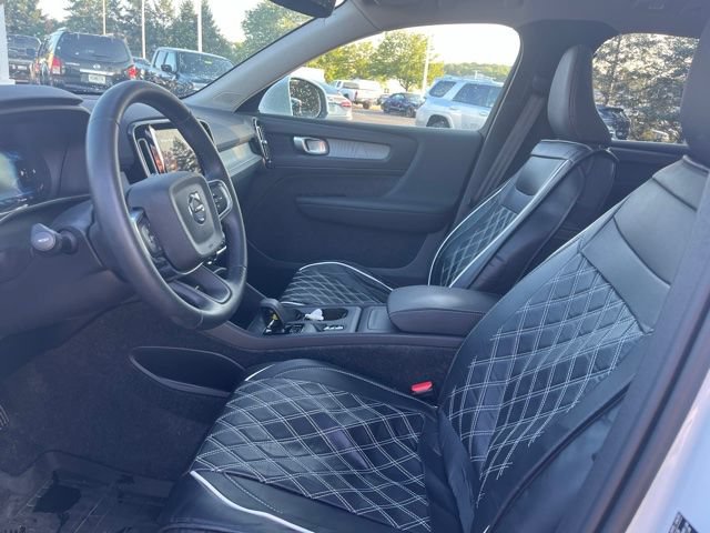 Used 2025 Volvo XC40 B5 Core w/ Protection Package Premier AWD/4WD image 19