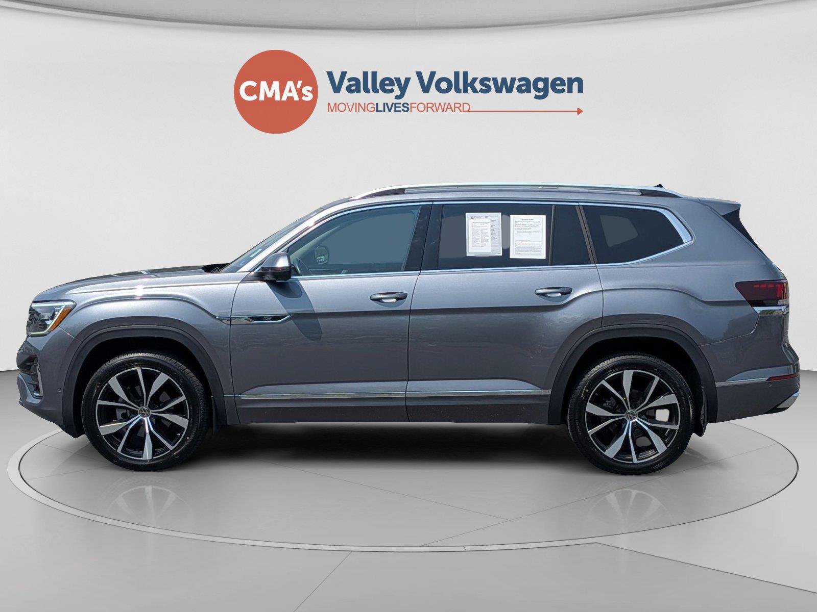 Used 2024 Volkswagen Atlas SEL Premium R-Line AWD/4WD image 2