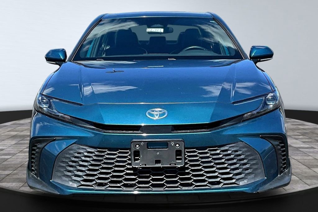Used 2025 Toyota Camry SE image 3