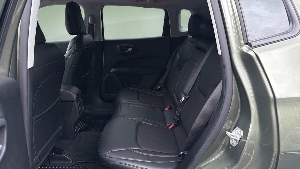 Used 2018 Jeep Compass Latitude w/ Popular Equipment Group AWD/4WD image 14