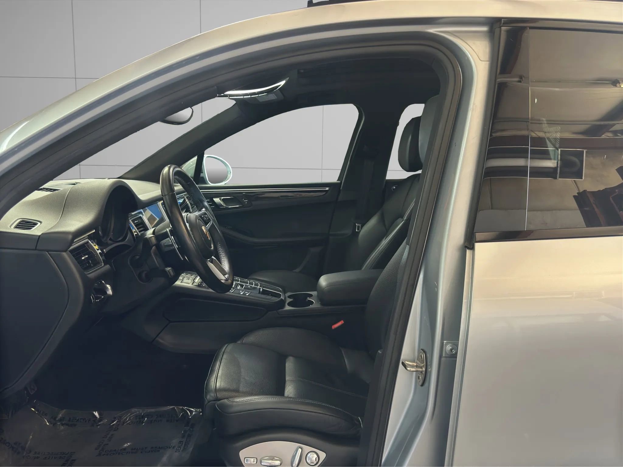 Used 2017 Porsche Macan S AWD/4WD image 11