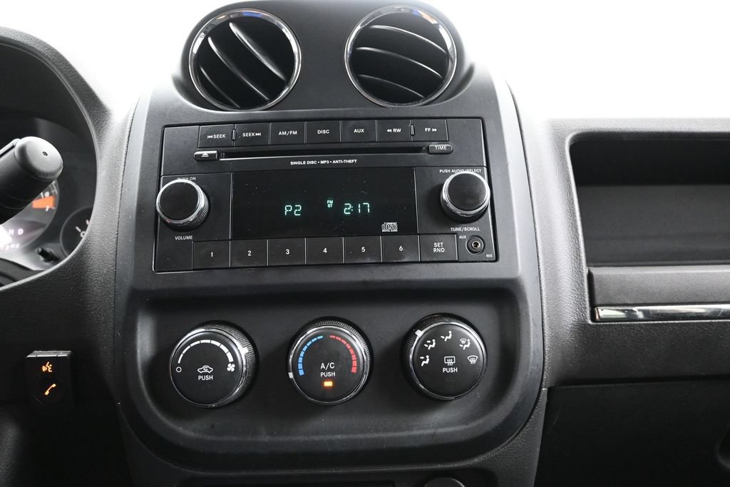 Used 2015 Jeep Patriot Latitude FWD image 12