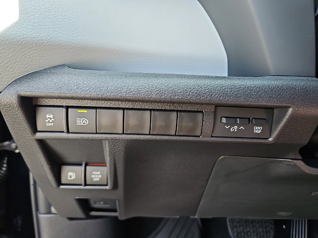 Certified 2026 Toyota Sienna XLE image 19