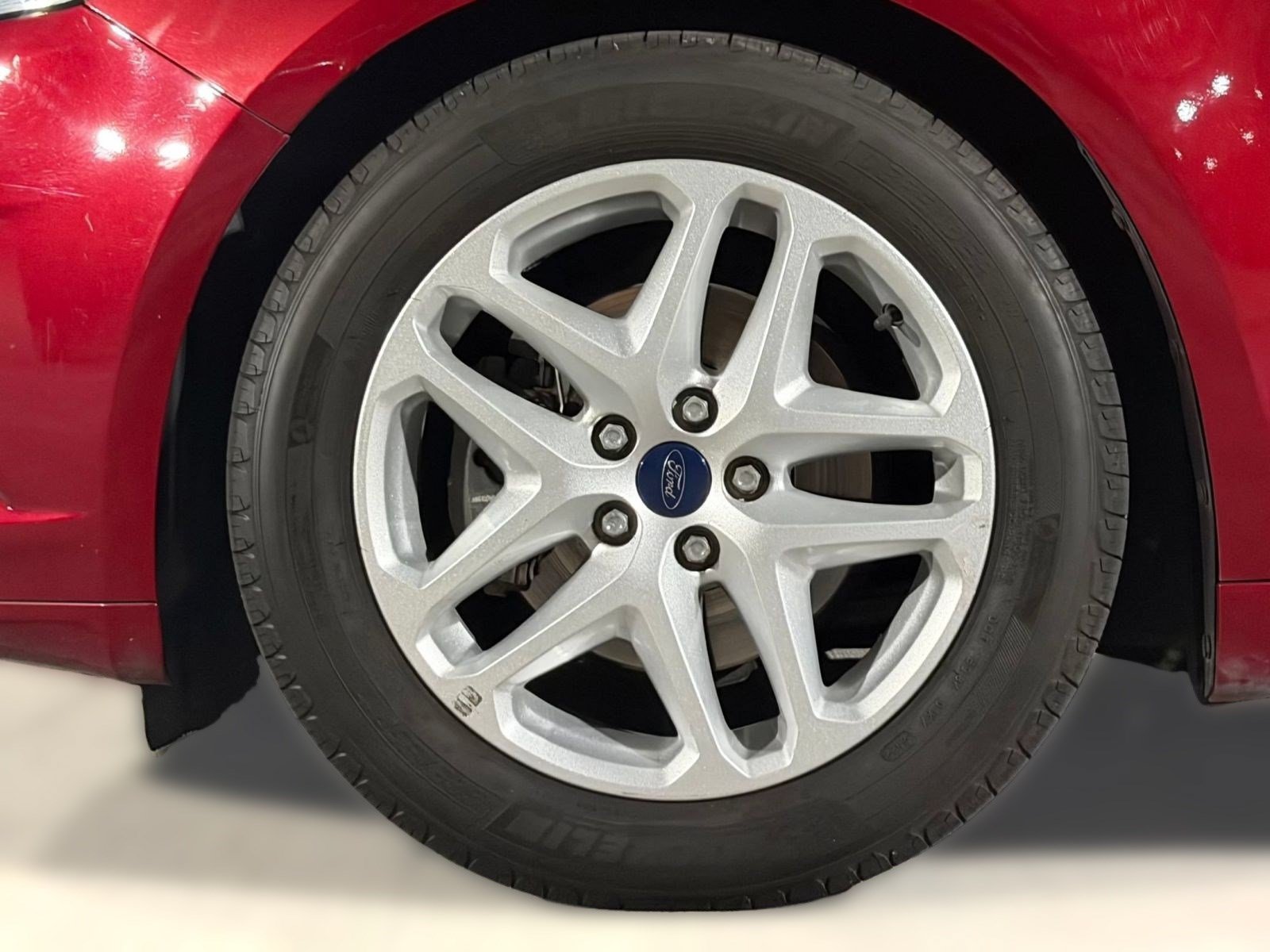 Used 2015 Ford Fusion SE FWD image 12
