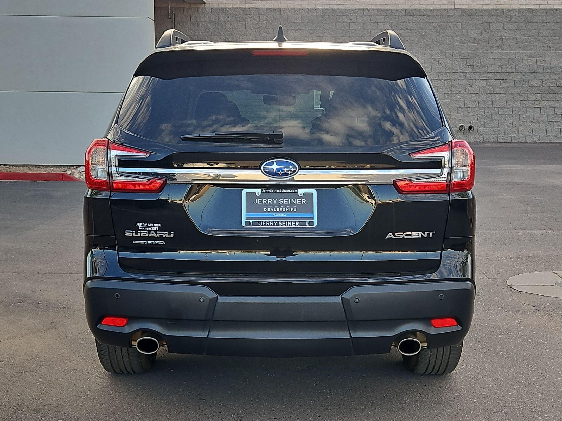 Used 2024 Subaru Ascent Premium w/ Convenience Package AWD/4WD image 5