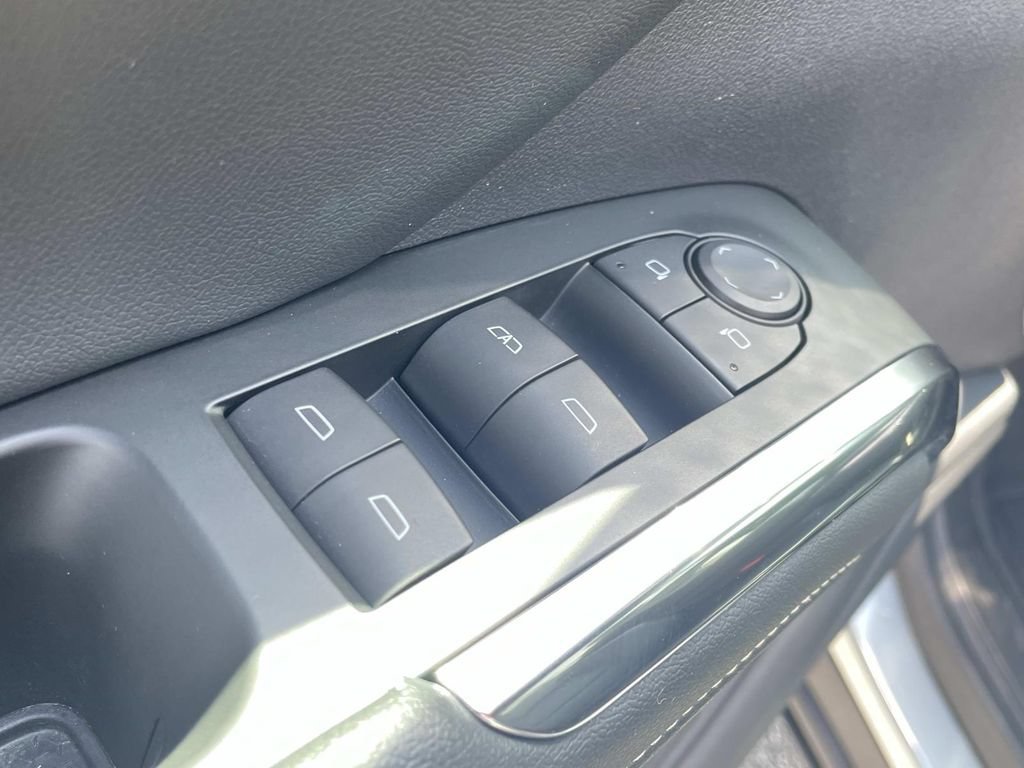 Used 2024 Chevrolet Traverse LT w/ LPO, Floor Liner Package FWD image 17