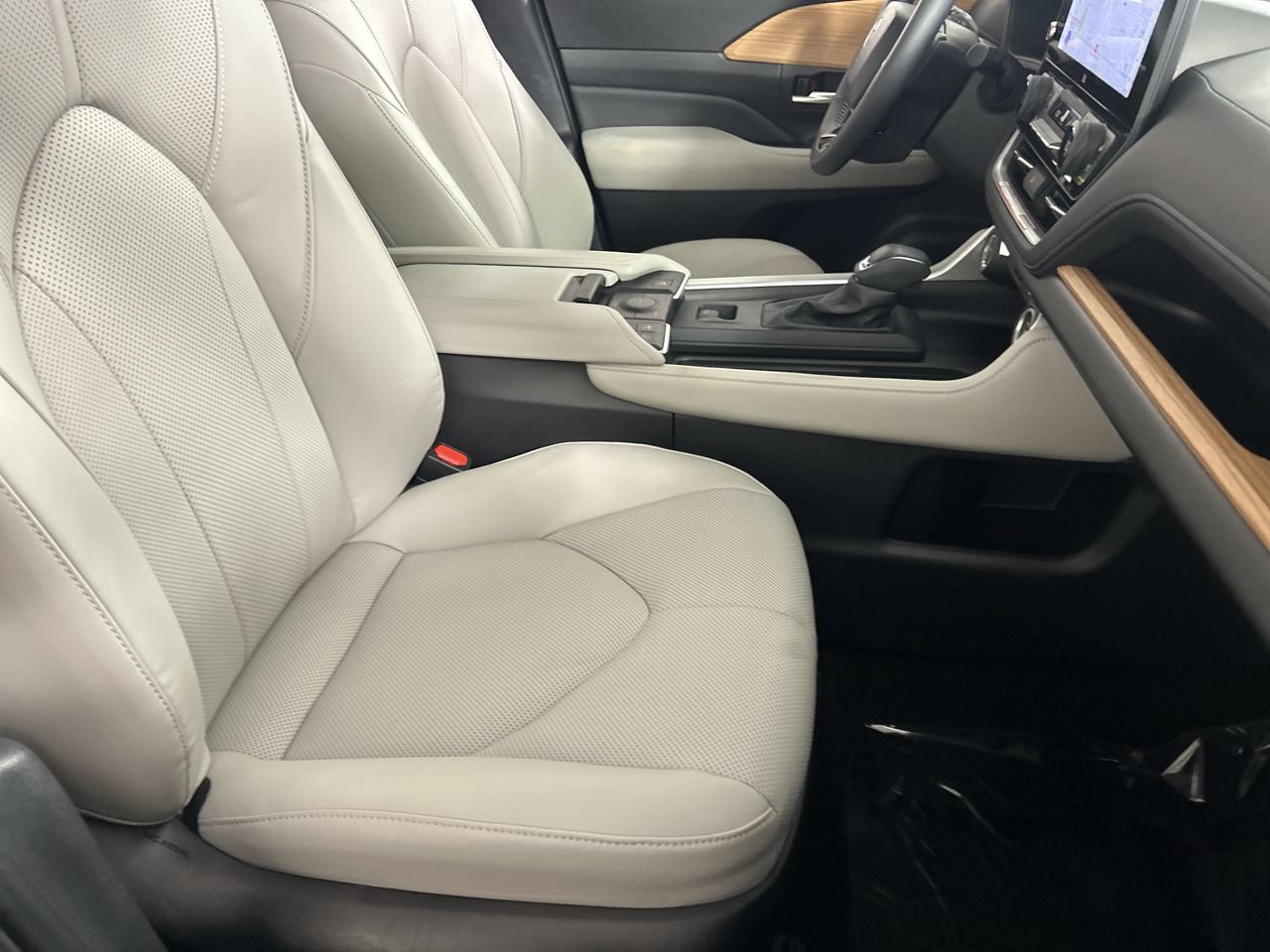 Used 2026 Toyota Grand Highlander AWD Hybrid image 27