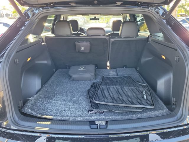Certified 2023 Volkswagen Atlas Cross Sport SE w/ Panoramic Sunroof Package AWD/4WD image 8