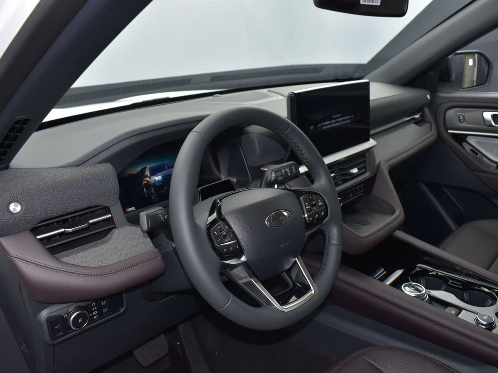 Used 2025 Ford Explorer Platinum w/ Ultimate Package image 8