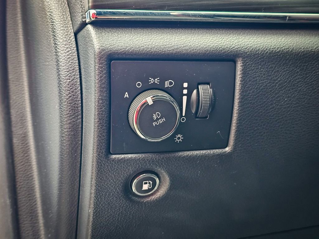 Used 2019 Jeep Grand Cherokee Limited image 15