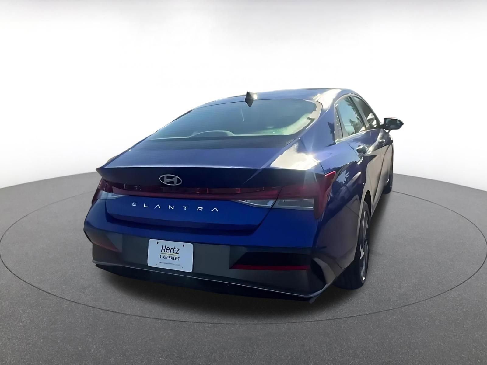 Used 2025 Hyundai Elantra SEL image 14