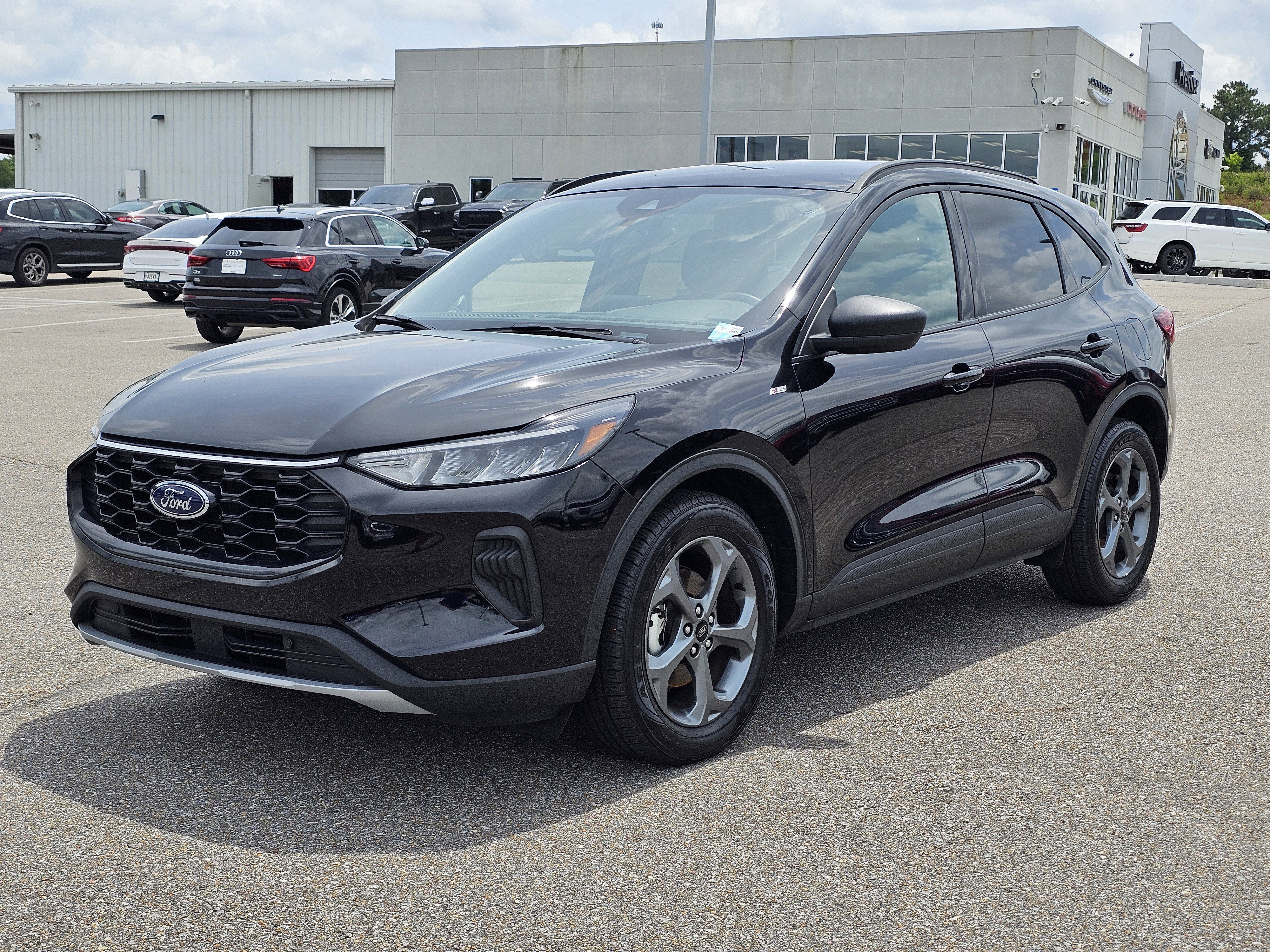 Used 2025 Ford Escape ST-Line FWD image 1