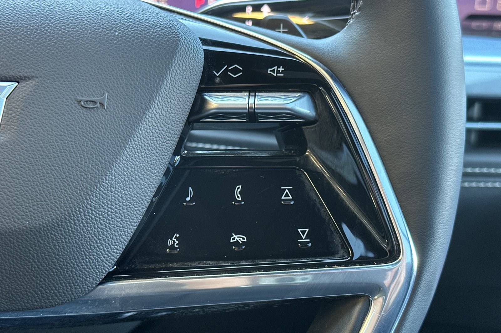 Used 2025 Cadillac Escalade Premium Luxury image 37