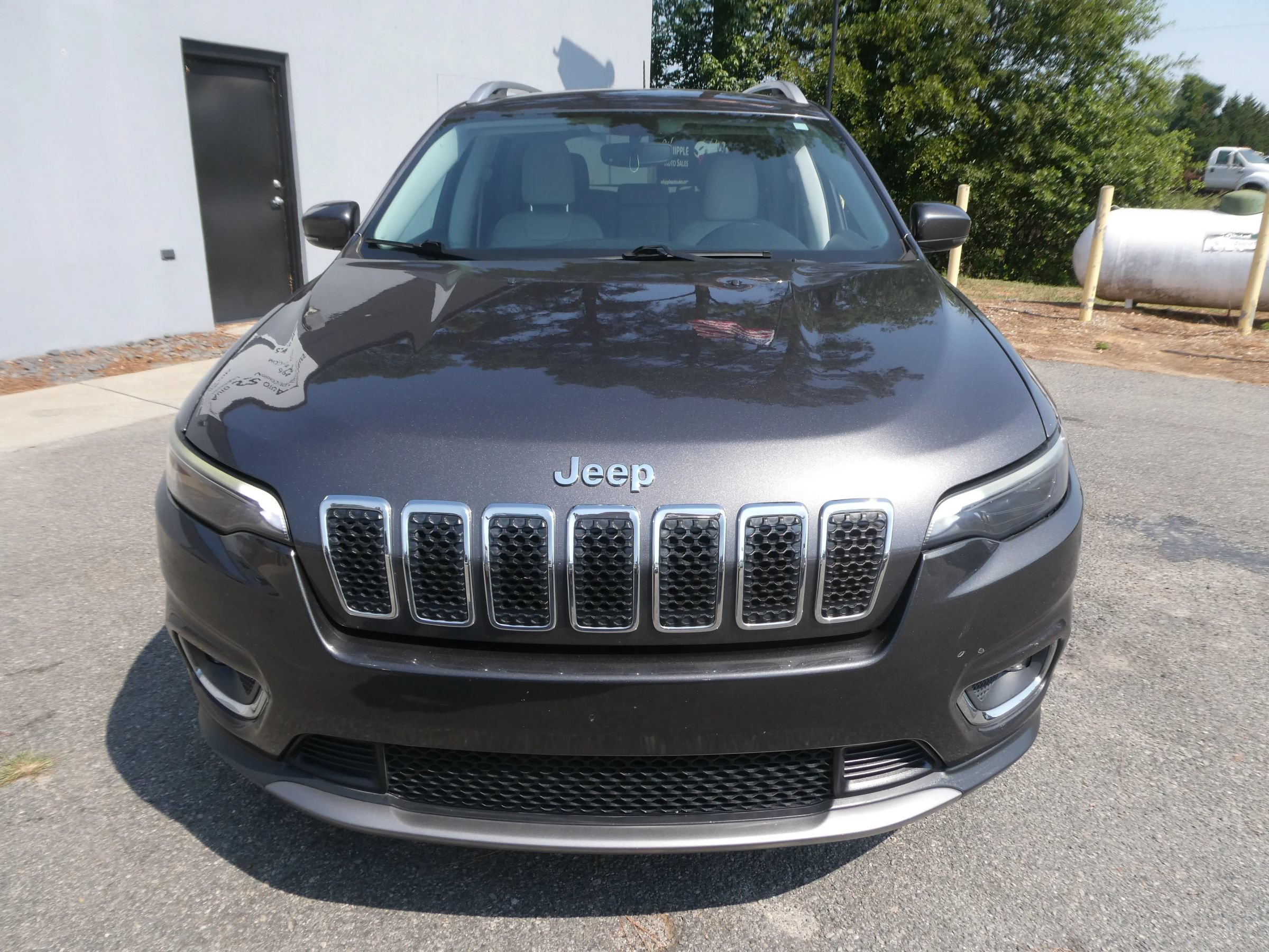 Used 2019 Jeep Cherokee Limited FWD image 2
