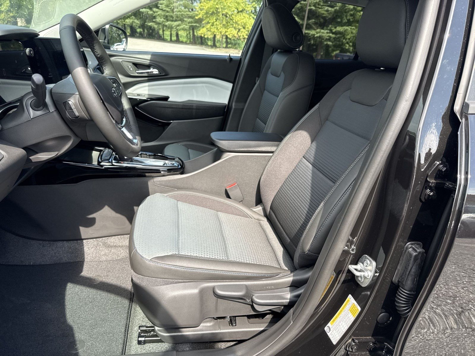 New 2026 Chevrolet Trax LT w/ Driver Confidence Package FWD image 10