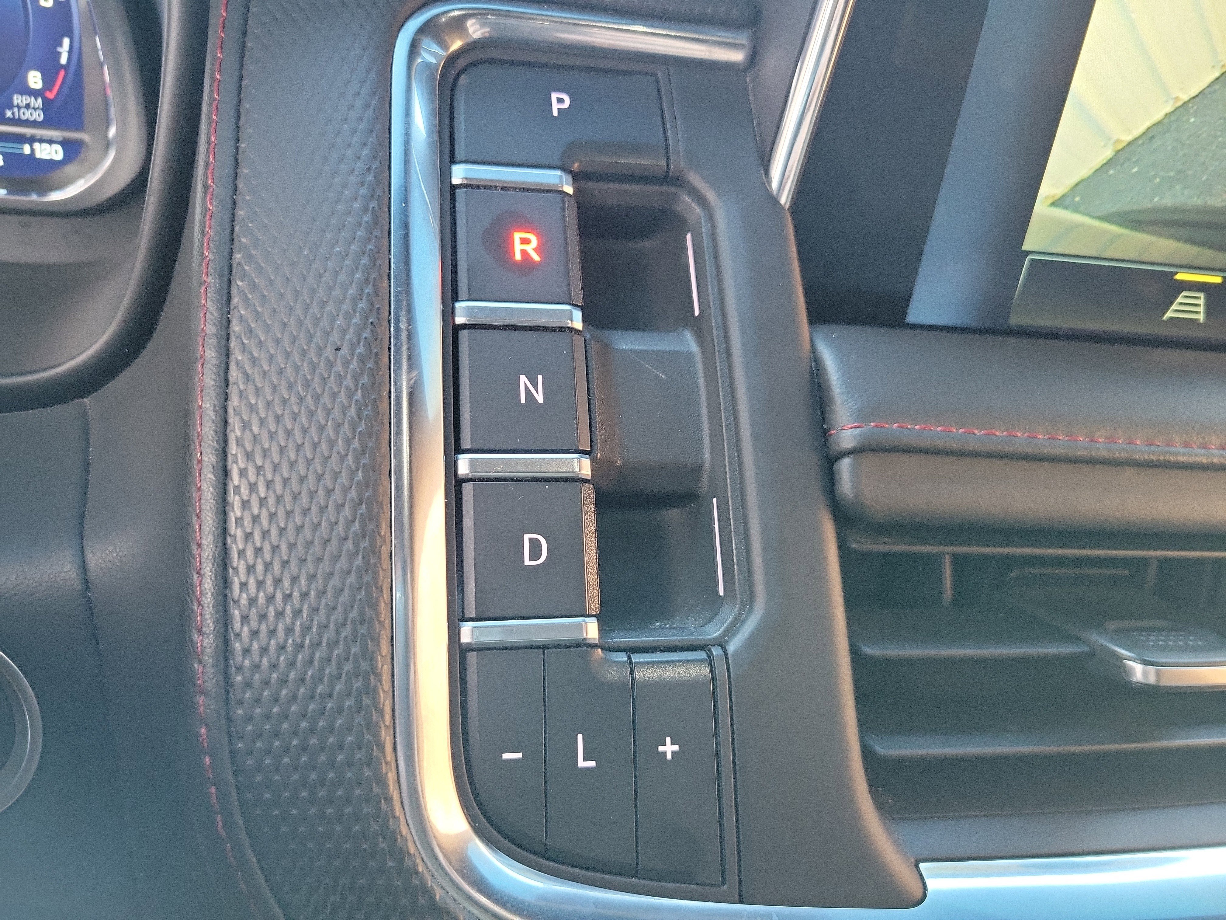 Used 2023 Chevrolet Suburban RST image 16