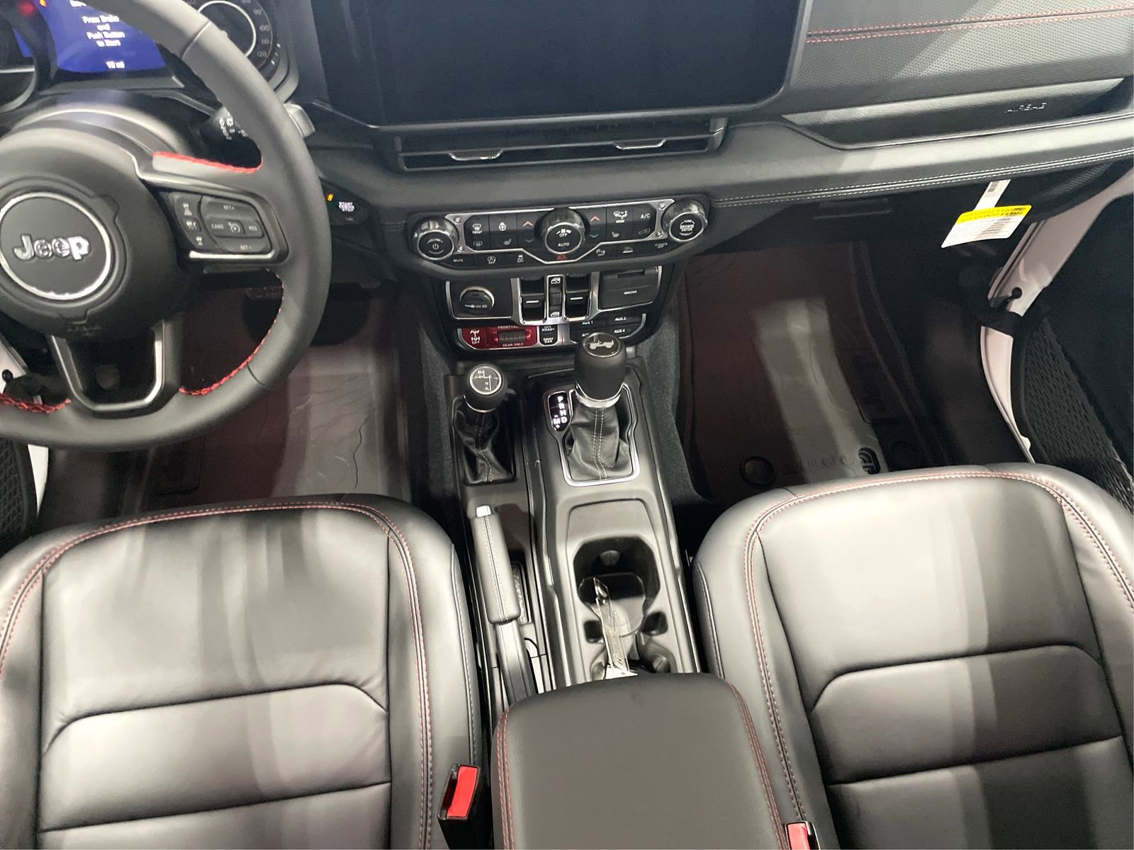 Used 2024 Jeep Wrangler Unlimited Rubicon w/ Technology Group image 15