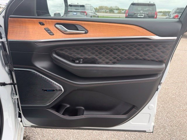 Used 2023 Jeep Grand Cherokee L Summit AWD/4WD image 48