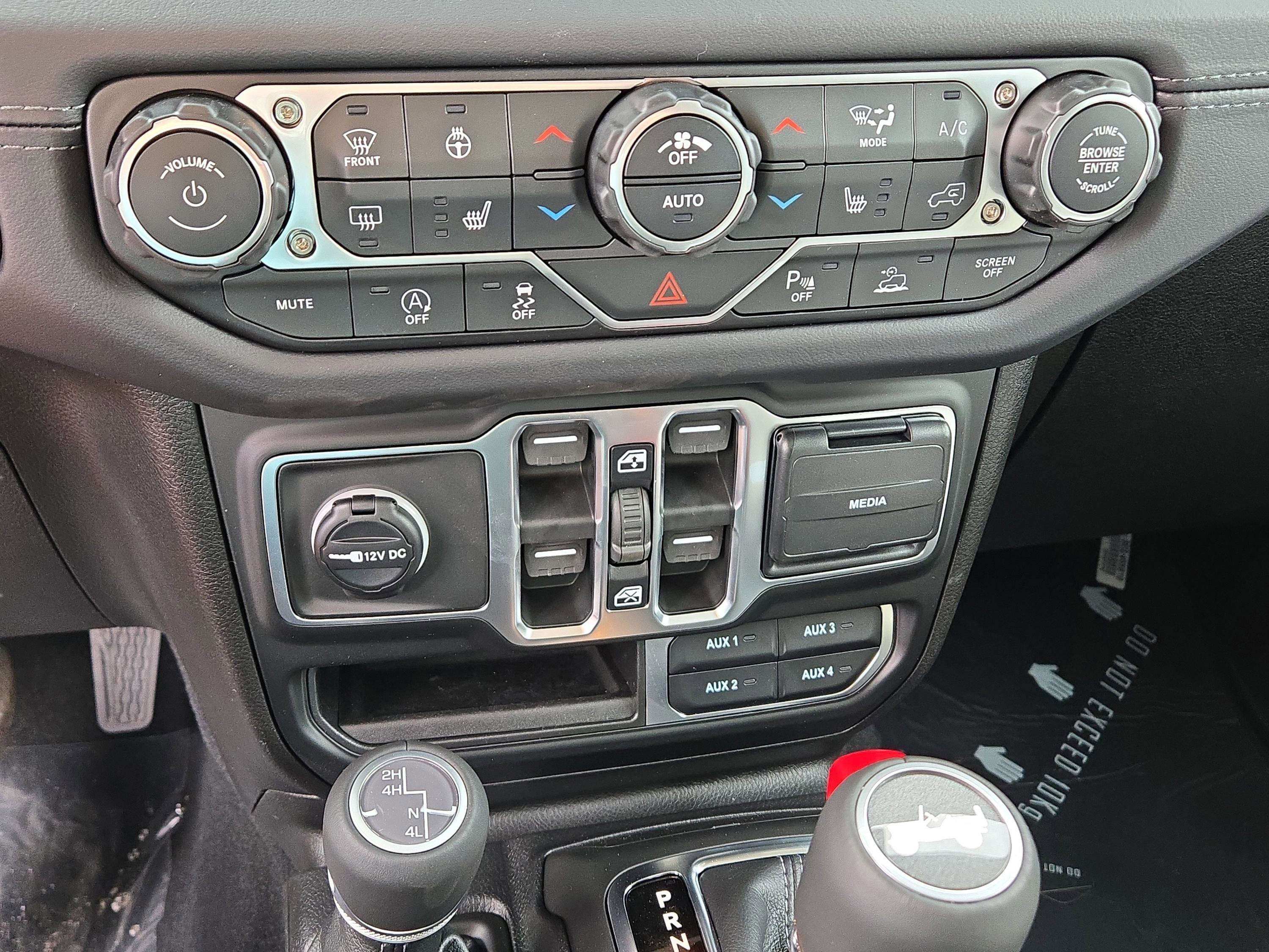 New 2026 Jeep Wrangler Unlimited Sahara AWD/4WD image 28