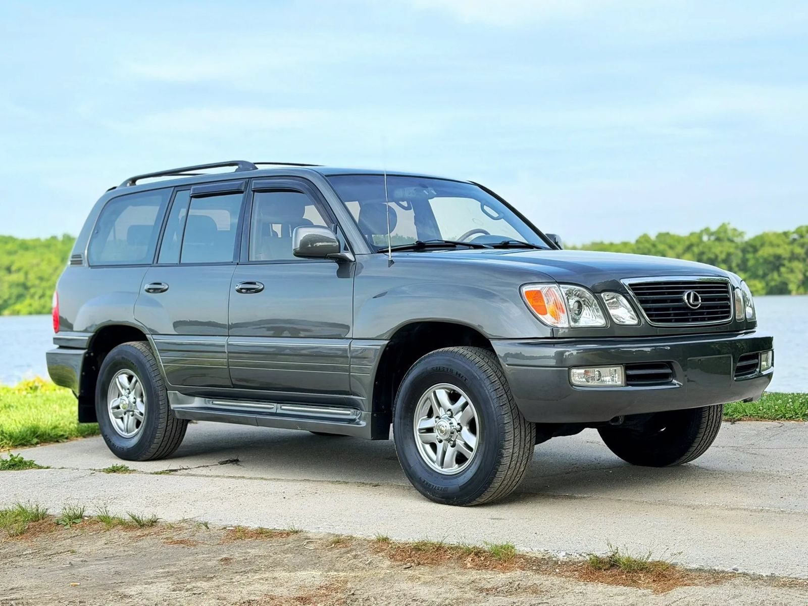 Used 2001 Lexus LX 470 4WD image 2