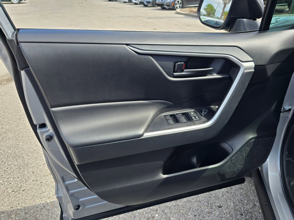 Used 2025 Toyota RAV4 LE image 12