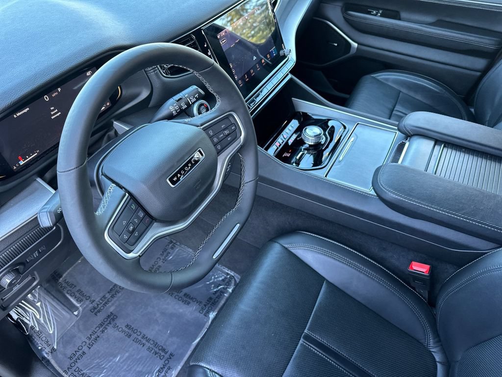 Used 2025 Jeep Wagoneer 4WD image 11