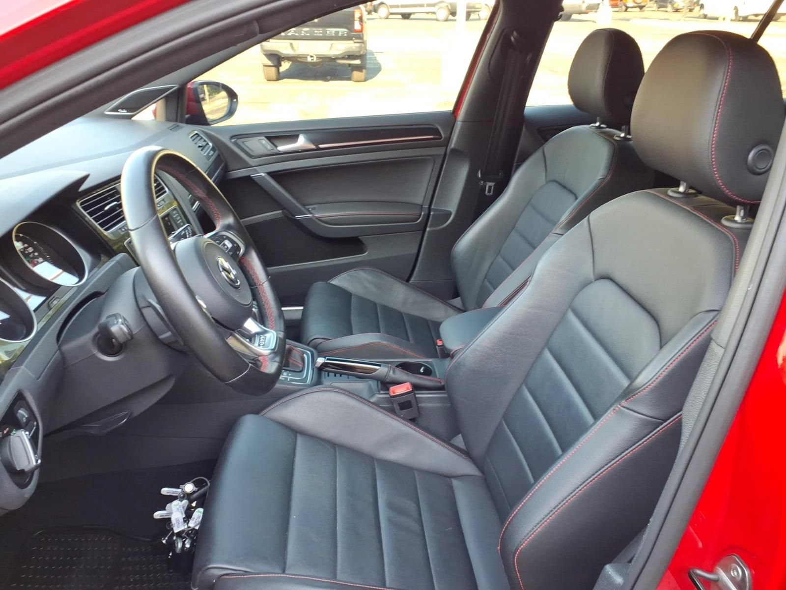 Used 2017 Volkswagen GTI SE FWD image 17