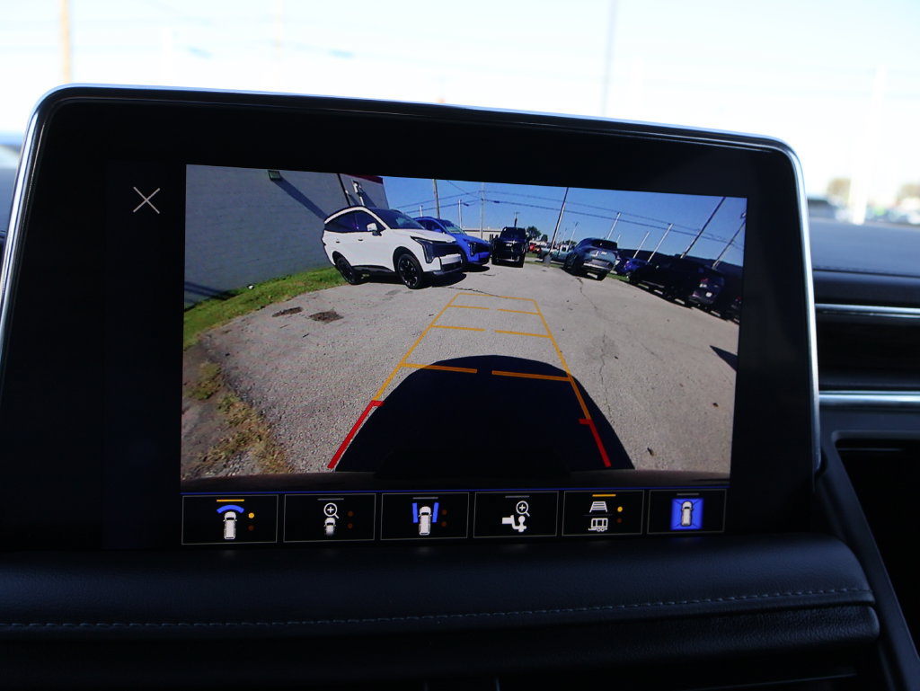 Used 2022 Chevrolet Suburban LT w/ Luxury Package AWD/4WD image 32
