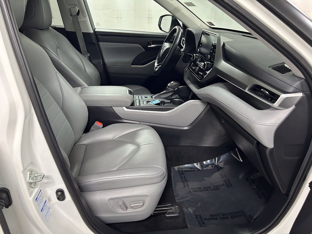 Certified 2021 Toyota Highlander XLE AWD/4WD image 13