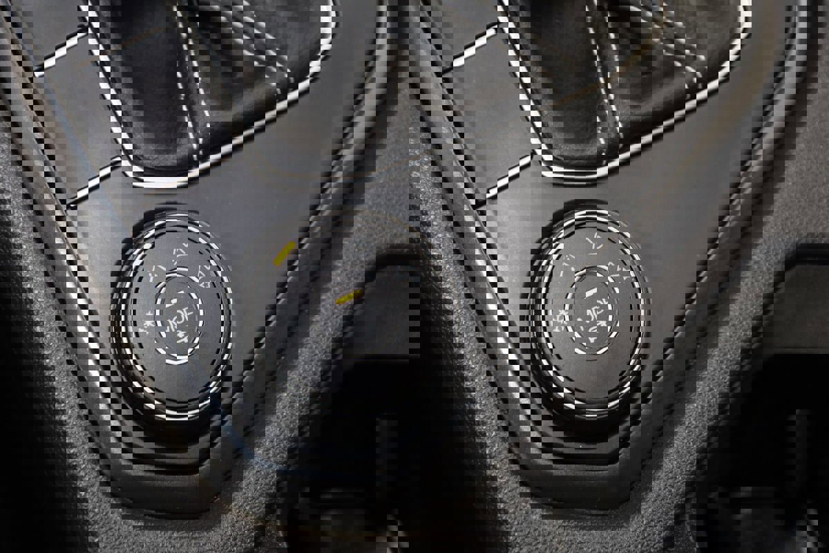 Used 2024 Volkswagen Tiguan SE image 27