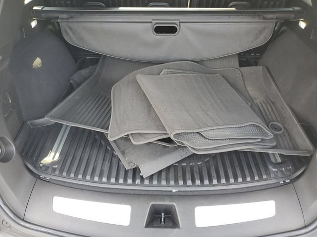 Certified 2022 Cadillac XT5 Premium Luxury w/ LPO, Floor Liner Package AWD/4WD image 9
