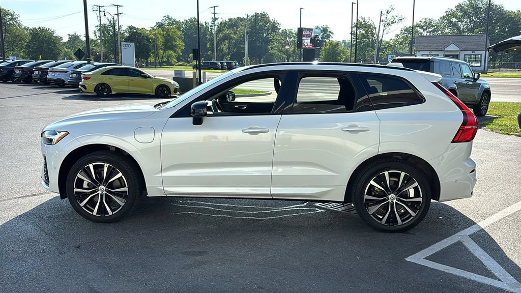 Used 2023 Volvo XC60 T8 Plus w/ Climate Package AWD/4WD image 3