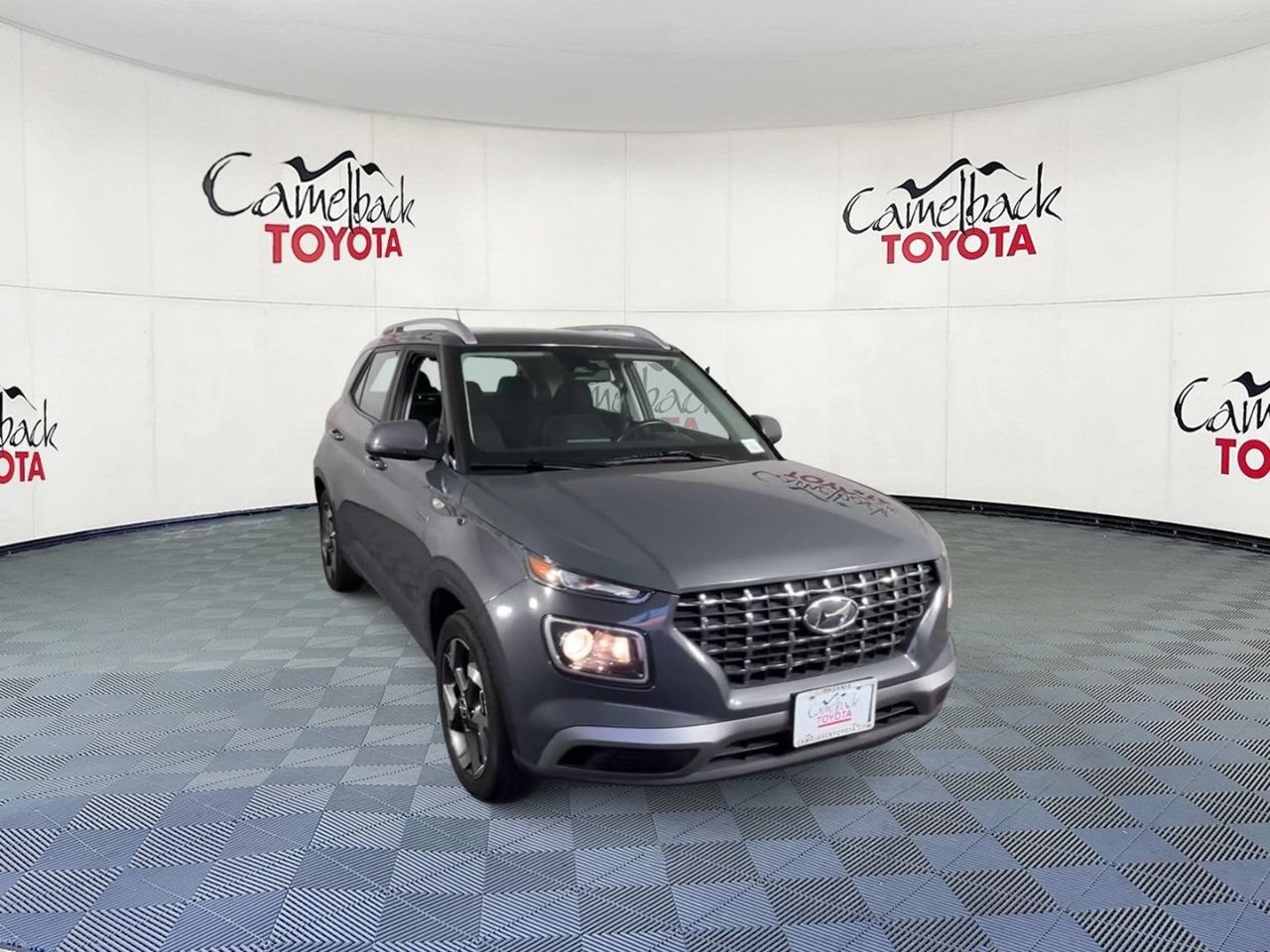 Used 2025 Hyundai Venue SEL FWD image 4