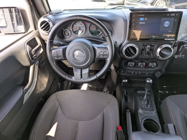 Used 2017 Jeep Wrangler Unlimited Sahara w/ Connectivity Group AWD/4WD image 16