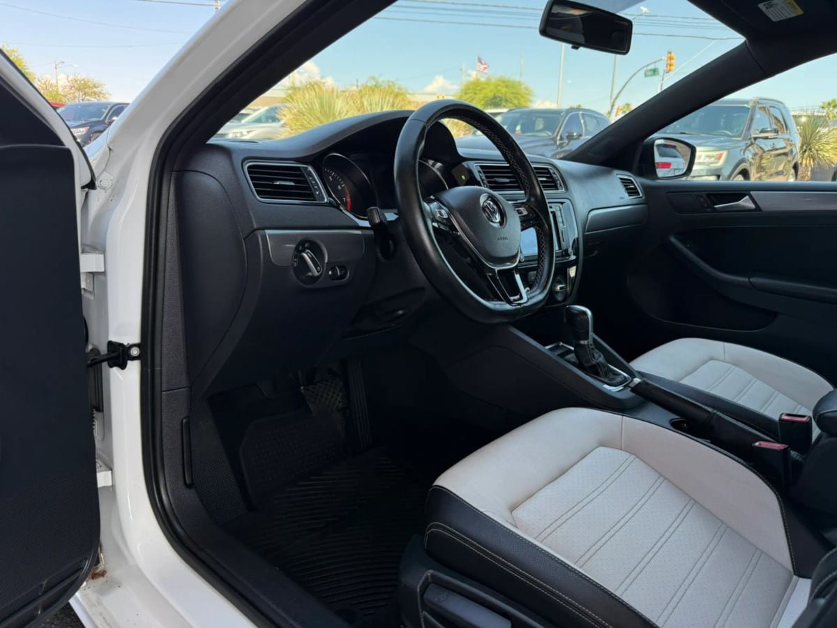 Used 2016 Volkswagen Jetta Sport FWD image 39