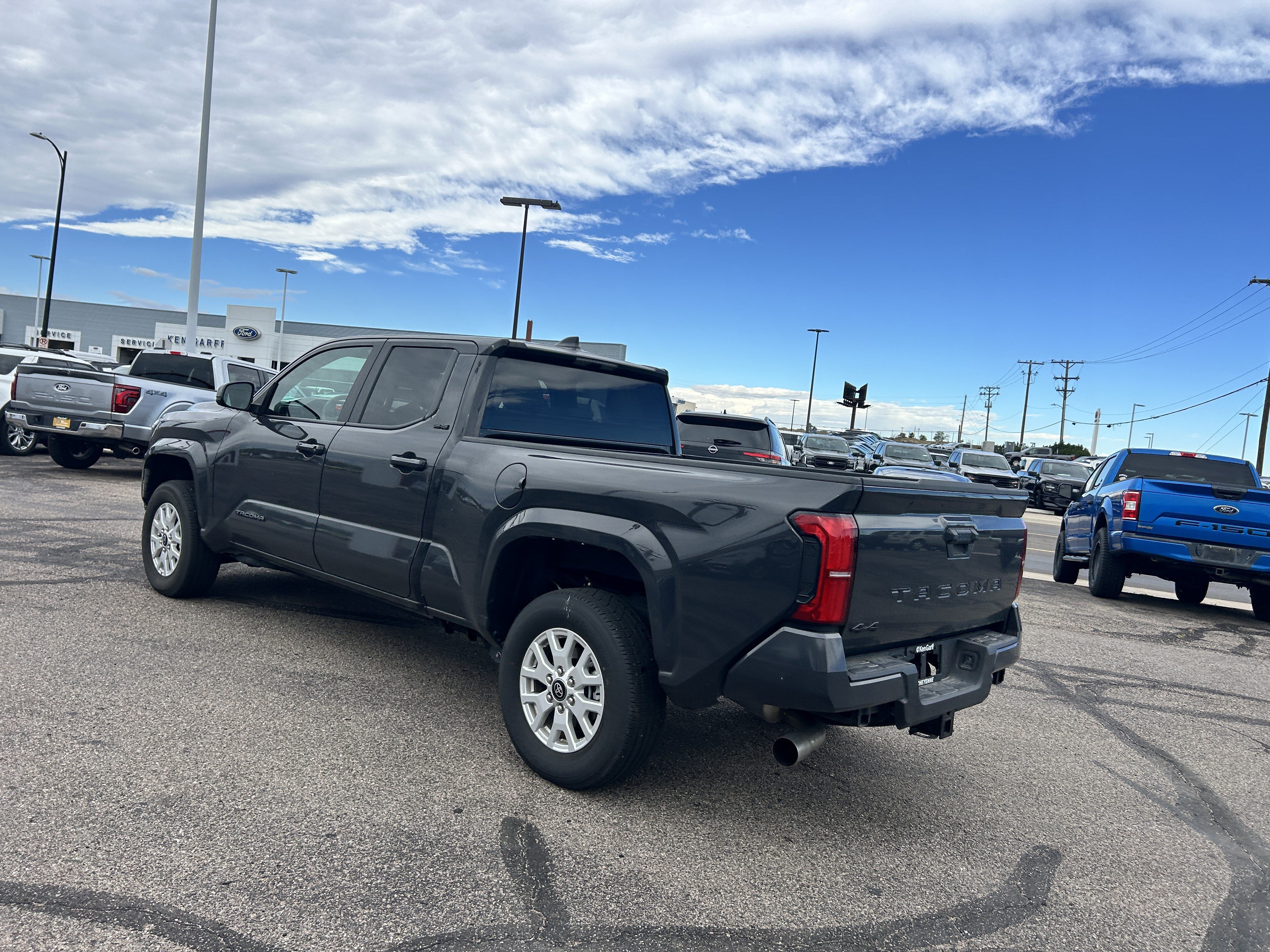 Used 2025 Toyota Tacoma SR5 AWD/4WD image 3