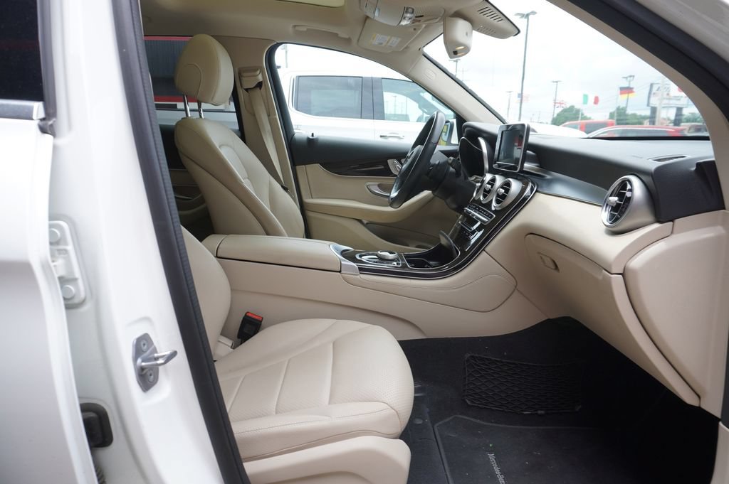 Used 2019 Mercedes-Benz GLC 300 4MATIC image 9